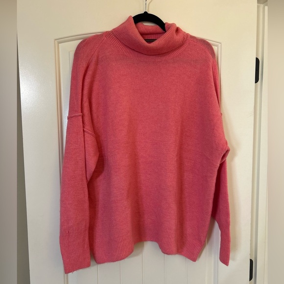 Vince Camuto Pink Fuzzy Turtleneck Sweater. Lightweight. Size Large. Academia. - Picture 1 of 7